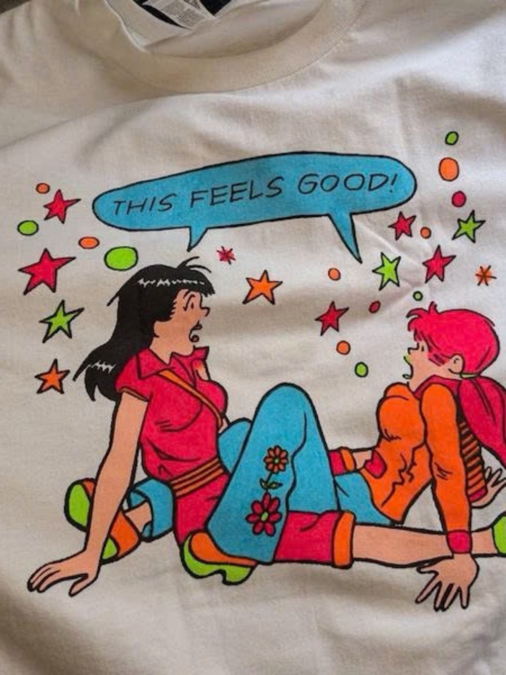 This feels good tee with Multicolor Retro Cartoon Print - Picture 2 of 2
